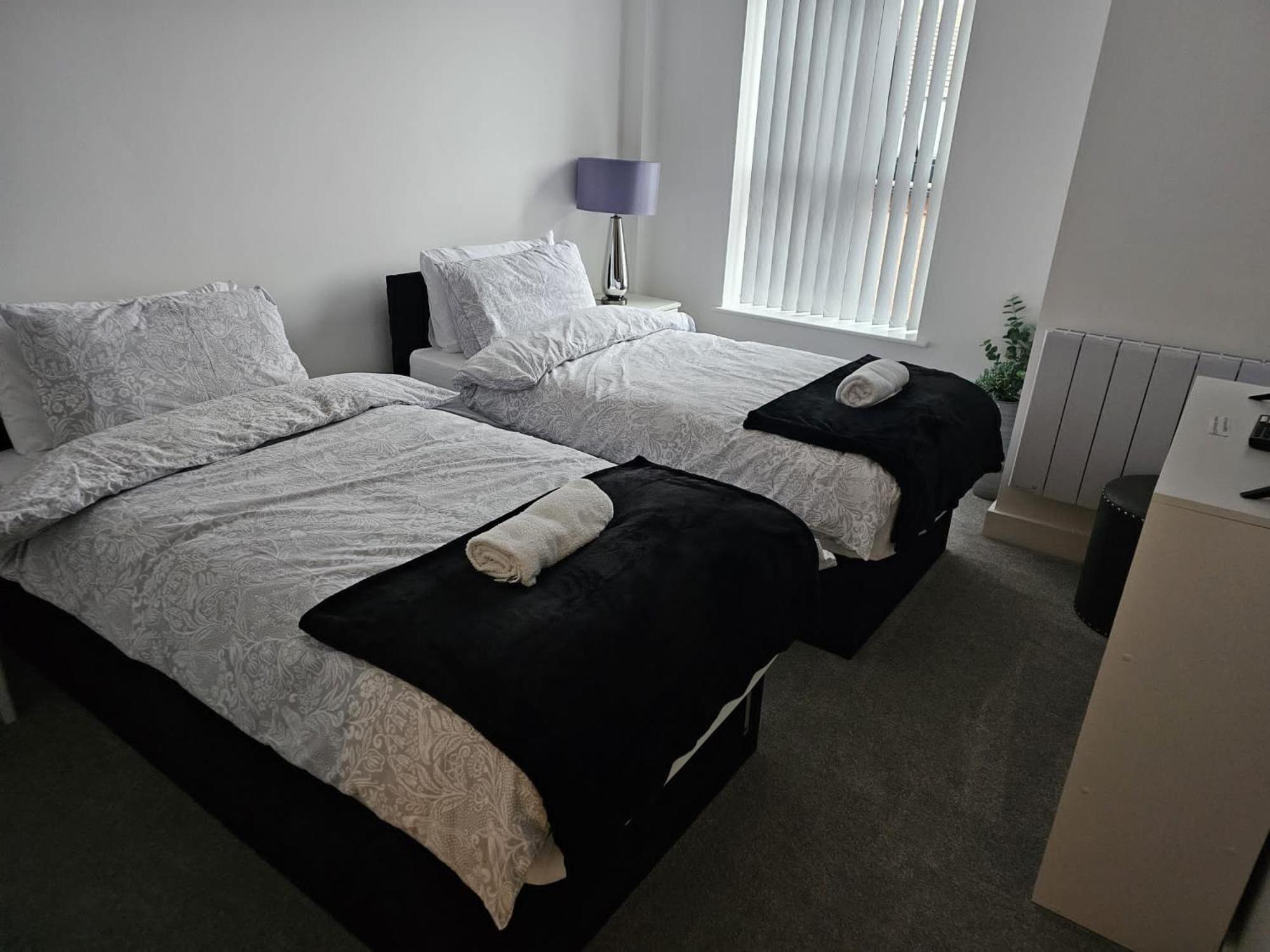 Modern And Cozy 2 Bed City Centre Apartment With Free Secure Parking Space Lichfield Bagian luar foto